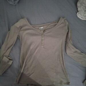 Old navy women's long sleeve tee size: M